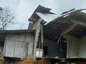 Tanah Bergerak Rusak 7 Rumah di Cijayanti Bogor, 28 Warga Direlokasi