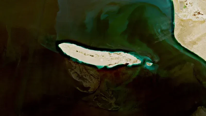 Tumpahan minyak di lepas pantai Kuwait, seperti terlihat dalam gambar dari tanggal 6 April 2026. (Dok. Sentinel-2/Badan Antariksa Eropa)