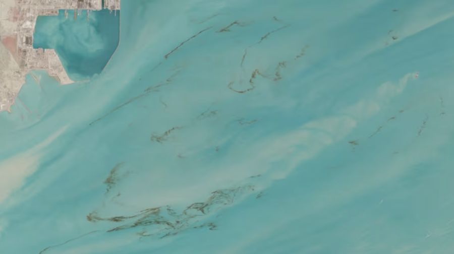 Tumpahan minyak di lepas pantai Kuwait, seperti terlihat dalam gambar dari tanggal 6 April 2026. (Dok. Sentinel-2/Badan Antariksa Eropa)