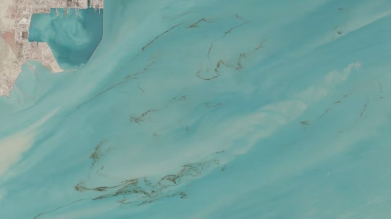 Tumpahan minyak di lepas pantai Kuwait, seperti terlihat dalam gambar dari tanggal 6 April 2026. (Dok. Sentinel-2/Badan Antariksa Eropa)