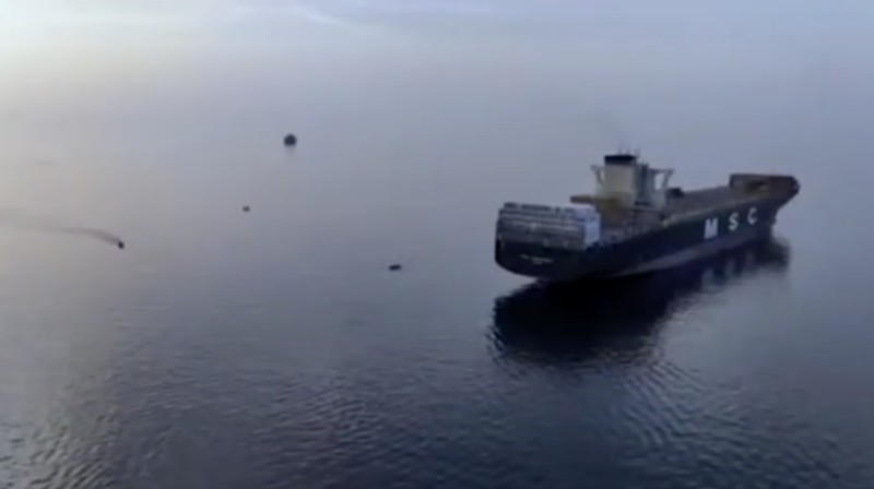 Angkatan Laut IRGC beroperasi di Selat Hormuz, Rabu (22/4/2026). IRGC telah menyita dua kapal dan memindahkannya ke pantai Iran, Mereka menyatakan mengganggu ketertiban dan keamanan di Selat Hormuz dianggap sebagai garis merah bagi Iran. (via REUTERS