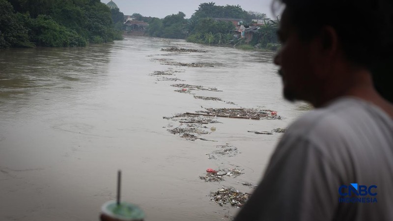 Banjir melanda Kampung Lebak, Kelurahan Teluk Pucung, Bekasi Utara, Jawa Barat, Kamis (23/4/2026). (CNBC Indonesia/Tias Budiarto)