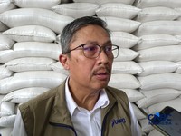 Direktur Pengadaan Bulog, Prihasto Setyanto saat ditemui di gudang JDP Karawang 1 Logistic Park, Jawa Barat, Kamis (23/4/2026). (CNBC Indonesia/Martyasari Rizky)