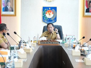 Dukung Transisi Energi, Mendagri Minta Pajak Kendaraan Listrik Dihapus