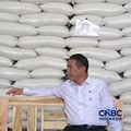 Inspeksi Mendadak Menteri Pertanian dan Direktur Utama Perum Bulog dalam rangka pengecekan stok beras di JDP karawang 1 Logistic Park, Karawang, Jawa Barat, Kamis (23/4/2026). (CNBC Indonesia/Martya Rizky)