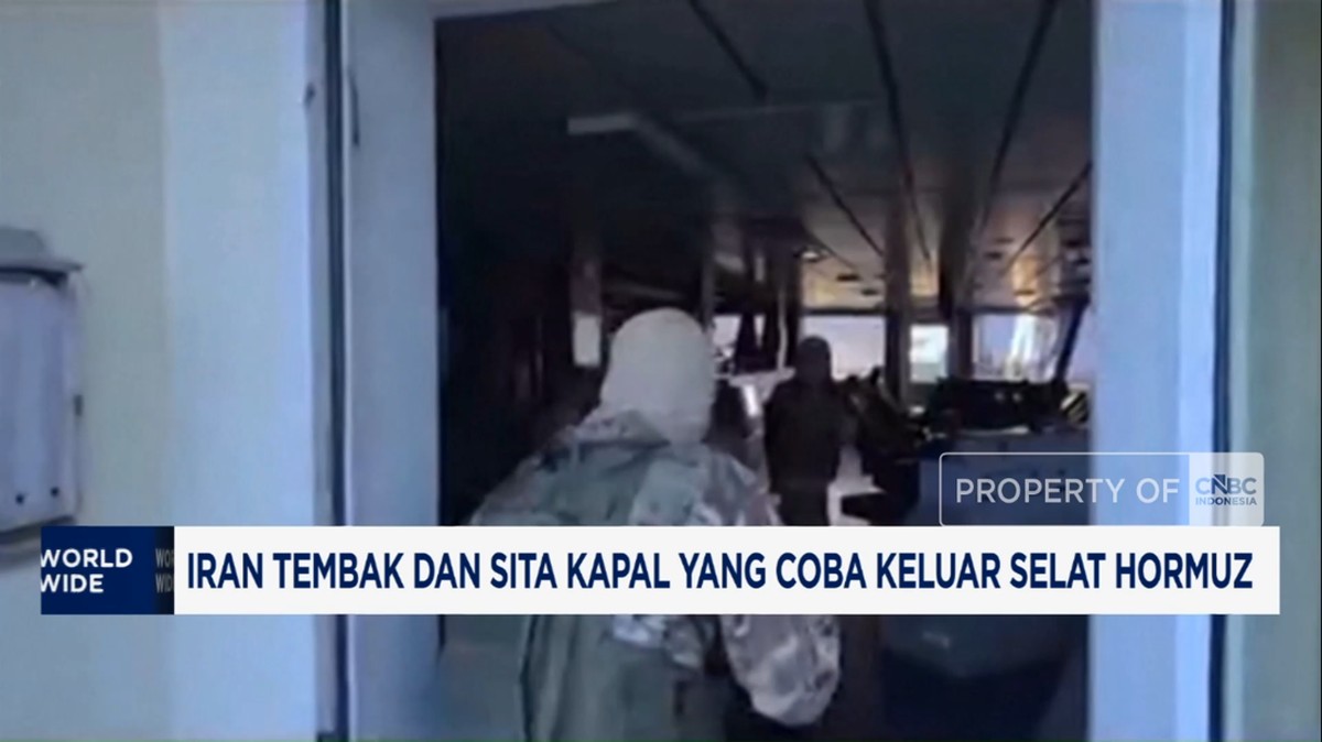 Video: Iran Menggila! Tembaki dan Sita Kapal yang Keluar Selat Hormuz