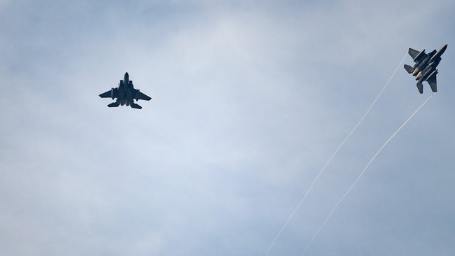 Pilot Jet Tempur Selfie di Udara Berujung Tabrakan, AU Minta Maaf