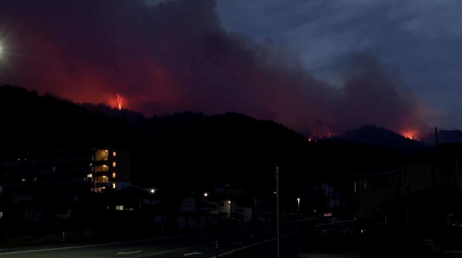 Lebih dari 1.800 warga di Jepang bagian utara diperintahkan mengungsi akibat kebakaran hutan yang terjadi pada Rabu (22/4/2026).