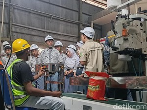 Belajar Proses Pengolahan Beras di Perum Bulog Indramayu