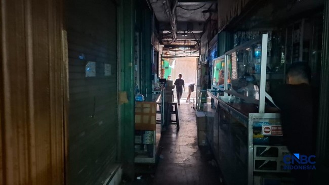 Sudah 4 Jam Listrik Padam, Pedagang Elektronik di Glodok Teriak Ini
