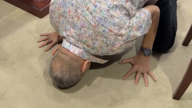 Jusuf Hamka Sujud Syukur Usai Menang Gugatan Lawan Hary Tanoe