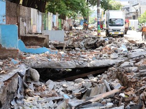 30 Tahun Kuasai Fasum, 60 PKL Cat Kuning di Bontoala Makassar Dibongkar