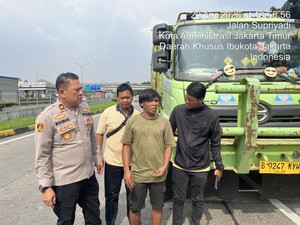Kronologi Sopir Angkot Lawan Arah hingga Pecahkan Kaca Mobil di Jaktim