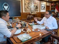 Sekretaris Kabinet Teddy Indra Wijaya menggelar pertemuan dengan mantan Kepala Kantor Komunikasi Presiden (Presidential Communication Office/PCO) Hasan Nasbi. (Instagram/hasan_nasbi)