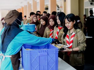 SPPG Polri Uji Coba MBG Prasmanan di SMA Pejaten