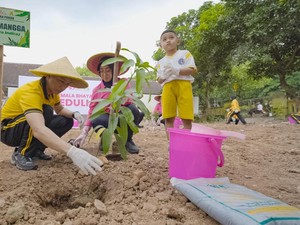 Aksi Hijau Polres Kediri Kota, Tanam Pohon hingga Buka Greenhouse Melon