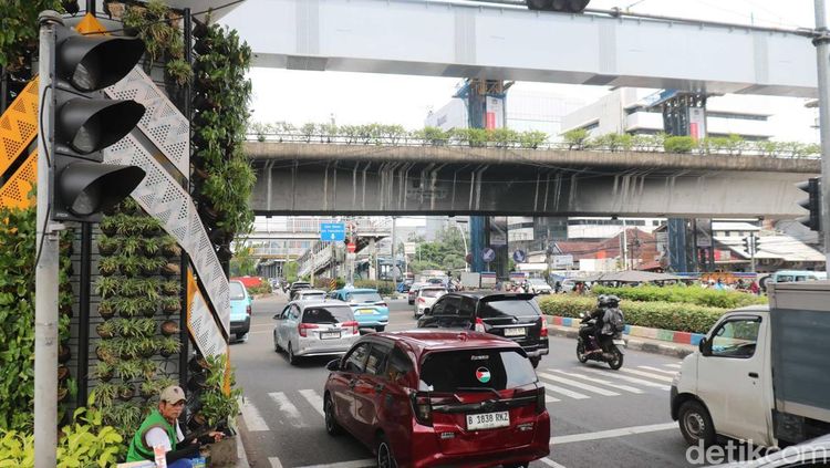 Lampu Lalu Lintas Mati Akibat Pemadaman Listrik