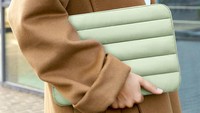 Ke Kantor Naik Transportasi Umum? Ini 2 Tas Laptop yang Stylish dan Nggak Ribet