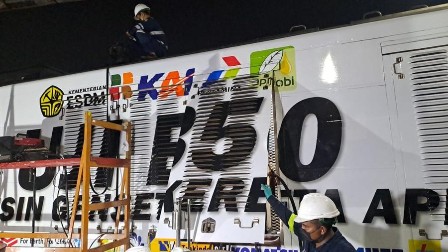 Uji coba penggunaan B50 di lokomotif kereta api. (Dok. KAI)
