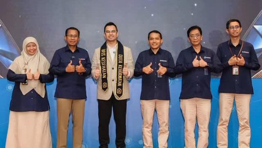 Utusan Khusus Presiden Bidang Pembinaan Generasi Muda dan Pekerja Seni Raffi Ahmad menerima gelar Duta Kehormatan BPJS Kesehatan. (Instagram/raffinagita1717)