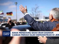 Anak Mendiang Shah Iran Disiram Cairan Merah Oleh Demonstran di Jerman
