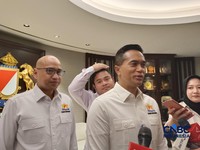 Ketua Umum Kamar Dagang dan Industri Indonesia (Kadin) Anindya Novyan Bakrie saat konferensi pers di kantornya, Jakarta, Jumat (25/4/2026). (CNBC Indonesia/Martyasari Rizky)