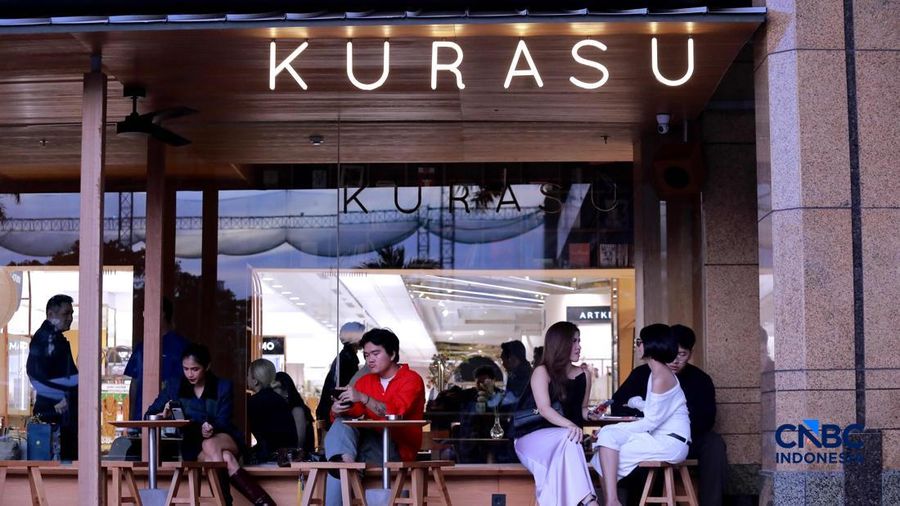 Suasana pre-opening party Kurasu di Metro Department Store Plaza Senayan, Jakarta, Jumat 24/4. ). Kehadiran ini menjadi tonggak baru, mengingat untuk pertama kalinya dalam lebih dari tiga dekade, area tersebut menghadirkan tenant makanan dan minuman