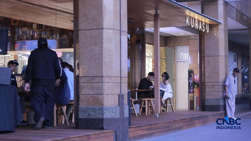 Suasana pre-opening party Kurasu di Metro Department Store Plaza Senayan, Jakarta, Jumat 24/4. ). Kehadiran ini menjadi tonggak baru, mengingat untuk pertama kalinya dalam lebih dari tiga dekade, area tersebut menghadirkan tenant makanan dan minuman