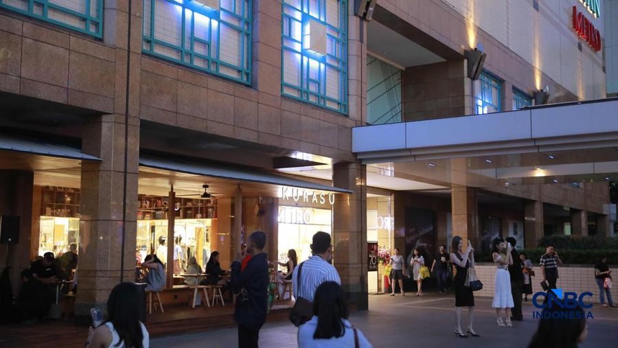 Suasana pre-opening party Kurasu di Metro Department Store Plaza Senayan, Jakarta, Jumat 24/4. Kehadiran ini menjadi tonggak baru, mengingat untuk pertama kalinya dalam lebih dari tiga dekade, area tersebut menghadirkan tenant makanan dan minuman (fo