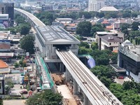 Pembangunan Light Rail Transit (LRT) Jakarta Fase 1B Velodrome-Manggarai.