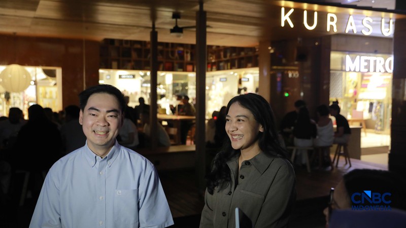 Suasana pre-opening party Kurasu di Metro Department Store Plaza Senayan, Jakarta, Jumat 24/4. ). Kehadiran ini menjadi tonggak baru, mengingat untuk pertama kalinya dalam lebih dari tiga dekade, area tersebut menghadirkan tenant makanan dan minuman (food and beverage/F&amp;B). (CNBC Indonesia/Muhammad Sabki)