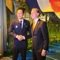 Menteri Koordinator Bidang Infrastruktur dan Pembangunan Kewilayahan Agus Harimurti Yudhoyono (AHY) dan Duta Besar Belanda untuk RI Marc Gerritsen dalam perayaan tahunan King’s Day (Koningsdag) di Kompleks Kedutaan Besar Belanda di Jakarta Selatan,