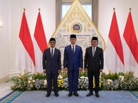 Menteri Luar Negeri Sugino mengangkat dua Staf Khusus Menteri Luar Negeri di Jakarta, Jumat (24/4/2026). (Tangkapan layar Instagram @sugiono)