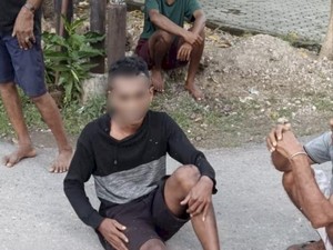Tertangkap Basah Curi 2 Helm di Garasi Rumah, Pria Dihajar Massa