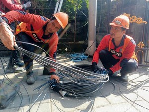 Kabel Semrawut Disikat, Provider Bandel di Badung Terancam Denda Rp 50 Juta