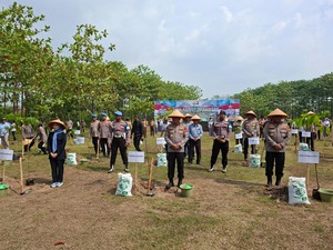 Gerakan Indonesia Asri, Polres Serang Tanam 3.000 Pohon di Lahan Nganggur