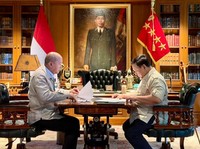 Presiden Prabowo Subianto menerima Menteri Investasi dan Hilirisasi/Kepala BKPM sekaligus Kepala Danantara Rosan Perkasa Roeslani di kediaman Hambalang, Jawa Barat, Jumat, (24/4/2026). (Instagram/sekretariat.kabinet)