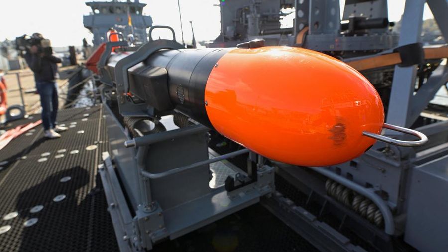 Sebuah drone bawah air di pangkalan Angkatan Laut Jerman, sebagai bagian dari Bundesmarine, mempresentasikan kemampuan dan aplikasi penanggulangan ranjau di Kiel, Jerman, 23 April 2026.