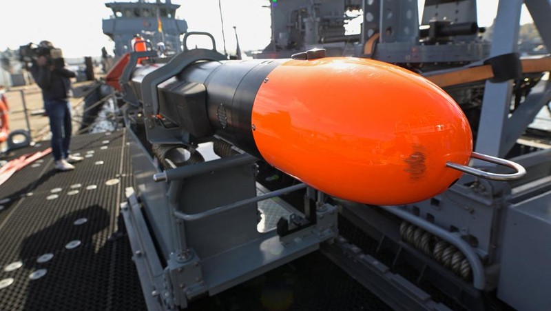 Sebuah drone bawah air di pangkalan Angkatan Laut Jerman, sebagai bagian dari Bundesmarine, mempresentasikan kemampuan dan aplikasi penanggulangan ranjau di Kiel, Jerman, 23 April 2026.