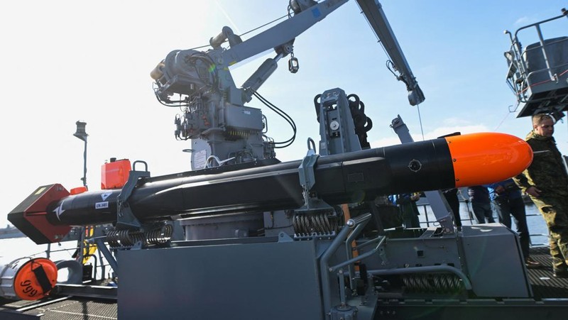 Sebuah drone bawah air di pangkalan Angkatan Laut Jerman, sebagai bagian dari Bundesmarine, mempresentasikan kemampuan dan aplikasi penanggulangan ranjau di Kiel, Jerman, 23 April 2026.