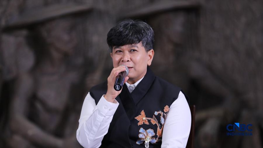 Direktur Utama Inalum Melati Sarnita, memberikan pemaparan  dalam acara Top Women Fest 2026. Mengusung tema "A Celebration of Powerful Women: Strong Women, Strong Economy" di Area Relief Sarinah, Jakarta, Sabtu (25/4/2026). (CNBC Indonesia/Tri Susilo