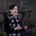 Ketua Dewan Komisioner Otoritas Jasa Keuangan (OJK), Friderica Widyasari menyampaikan keyonote speech dalam acara Top Women Fest 2026 di Sarinah, Jakarta, Sabtu (25/4/2026). (CNBC Indonesia/Tri Susilo)