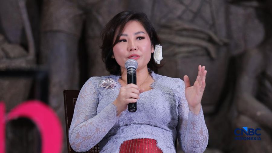 Managing Director Danantara Asset Management Febriany Eddy, memberikan pemaparan  dalam acara Top Women Fest 2026. Mengusung tema "A Celebration of Powerful Women: Strong Women, Strong Economy" di Area Relief Sarinah, Jakarta, Sabtu (25/4/2026). (CNB