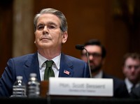 Menteri Keuangan AS Scott Bessent menghadiri sidang Subkomite Alokasi Anggaran Senat untuk Layanan Keuangan dan Pemerintahan Umum mengenai permintaan anggaran Presiden Trump untuk tahun fiskal 2027 di Capitol Hill di Washington, D.C., AS, 22 April 20