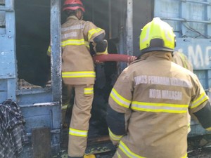 Mess Pekerja Pelabuhan Makassar Kebakaran, Damkar Dikerahkan