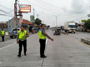 Pembonceng Motor Tewas Jadi Korban Tabrak Lari Truk di Pantura Pemalang