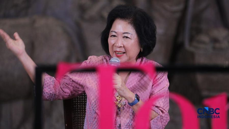 Wakil Ketua Dewan Ekonomi Nasional Marie Elka Pangestu, memberikan pemaparan  dalam acara Top Women Fest 2026. Mengusung tema "A Celebration of Powerful Women: Strong Women, Strong Economy" di Area Relief Sarinah, Jakarta, Sabtu (25/4/2026). (CNBC In