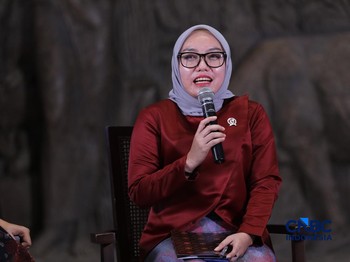 Wakil Menteri Koperasi Farida Farichah, memberikan pemaparan  dalam acara Top Women Fest 2026. Mengusung tema "A Celebration of Powerful Women: Strong Women, Strong Economy" di Area Relief Sarinah, Jakarta, Sabtu (25/4/2026). (CNBC Indonesia/Tri Susi