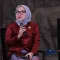 Wakil Menteri Koperasi Farida Farichah, memberikan pemaparan  dalam acara Top Women Fest 2026. Mengusung tema "A Celebration of Powerful Women: Strong Women, Strong Economy" di Area Relief Sarinah, Jakarta, Sabtu (25/4/2026). (CNBC Indonesia/Tri Susi