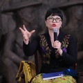 Wakil Menteri Pendidikan Tinggi, Sains dan Teknologi Stella Christie, memberikan pemaparan dalam acara Top Women Fest 2026. Mengusung tema "A Celebration of Powerful Women: Strong Women, Strong Economy" di Area Relief Sarinah, Jakarta, Sabtu (25/4/20